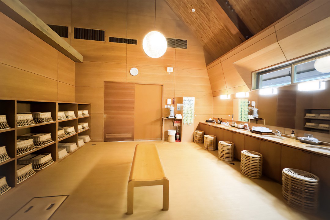 石の湯（本館大浴場）脱衣所