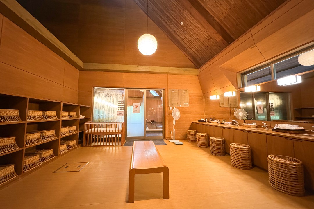 木の湯（本館大浴場）脱衣所